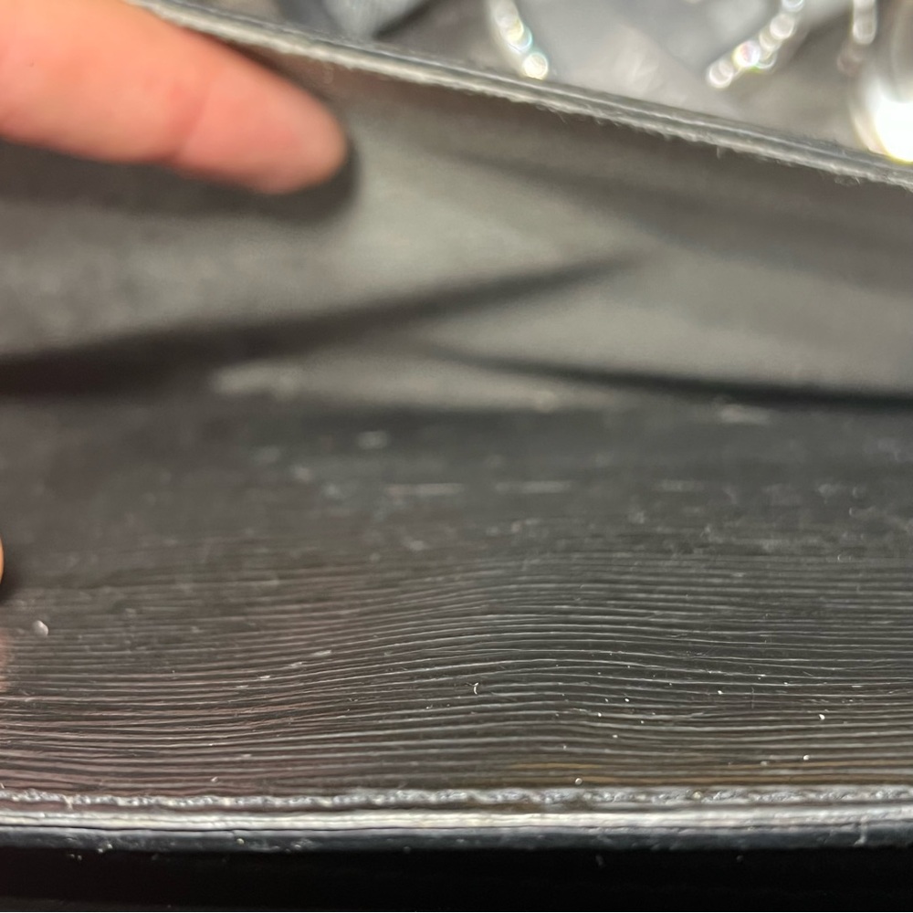Authentic LOUIS VUITTON Epi Black Clutch - Picture 6 of 11